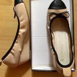 Restricted heels in the style “Super Girl”